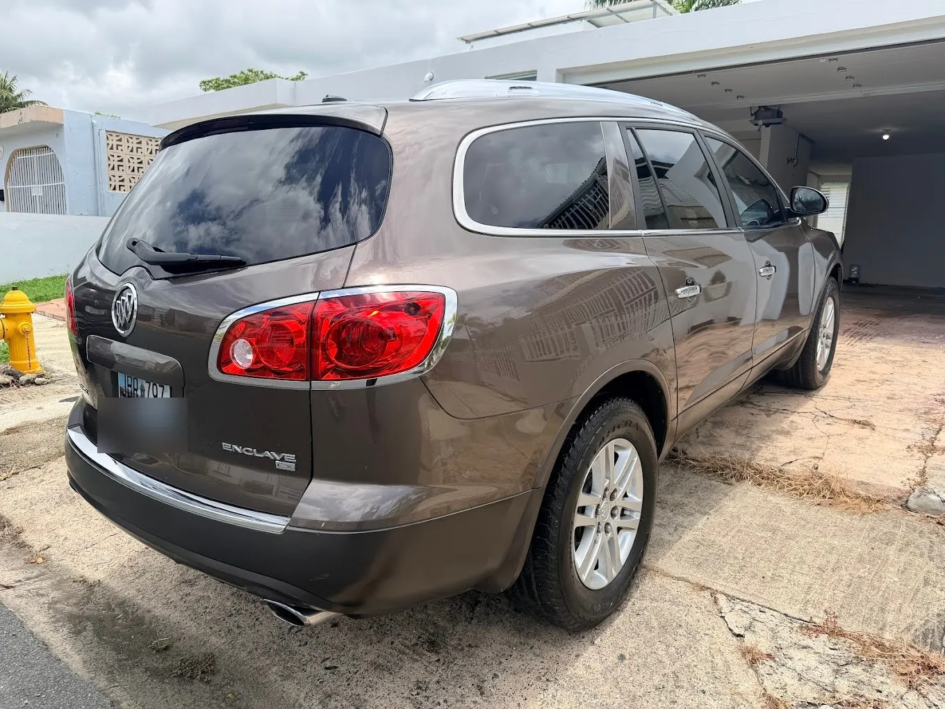 Buick Enclave tras lavado detallado y brillo