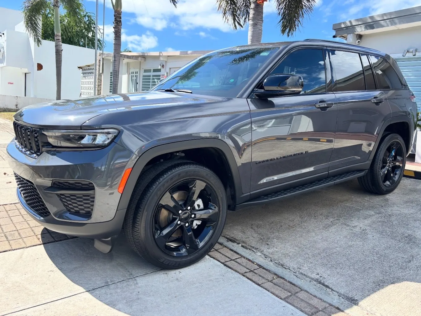 Jeep Grand Cherokee gris tras detailing premium